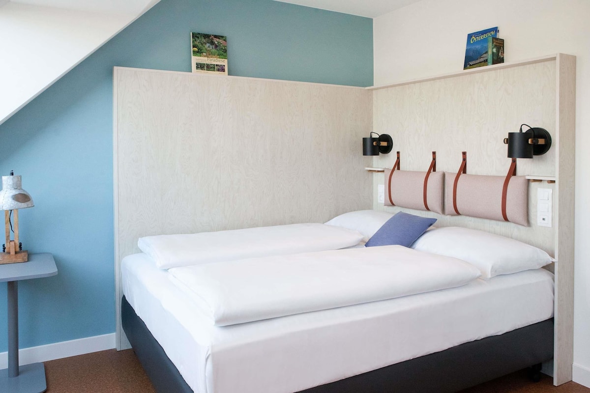 Room, 1 Double Bed (Greet Super Room) | Desk, blackout drapes, soundproofing, iron/ironing board