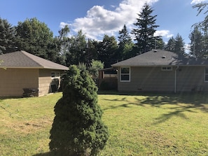 Exterior - 2 Bedrooms, Huge Yard, Garden Home (Portland)