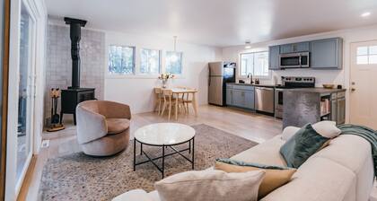 Pondmodern: Renovated Midcentury Ranch