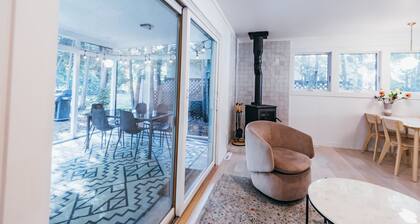 Pondmodern: Renovated Midcentury Ranch