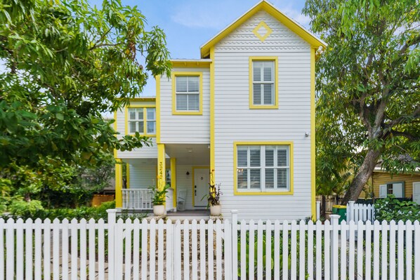 Front of property - Stirrup House by Pattio (Miami)