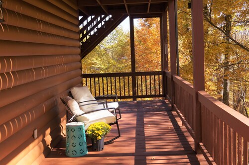 Tranquil Retreat w/ New River and Mountain Views! River Access, Hiking