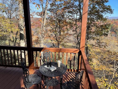 Tranquil Retreat w/ New River and Mountain Views! River Access, Hiking