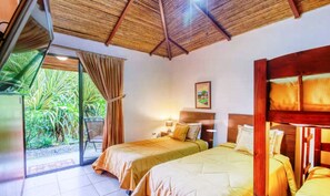 Habitación triple panorámica | Ropa de cama de alta calidad, edredón, wifi gratis y ropa de cama 