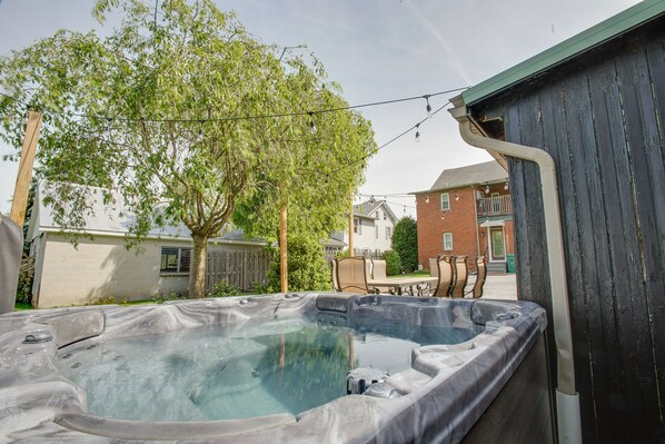 Tina de hidromasaje al aire libre