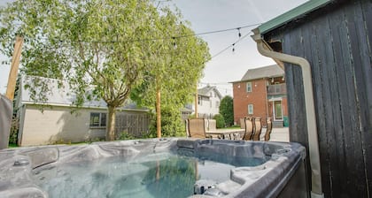 Home in Paradise w/ HOT TUB, Jacuzzi + Fire Pit!