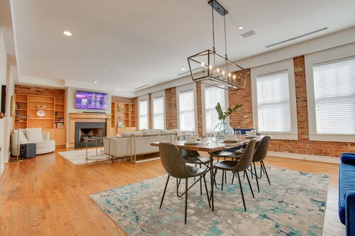 Red Door Apartment | 3-KING Beds | Center Of Downtown Greenville