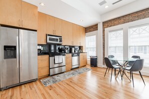 Fridge, microwave, oven, stovetop