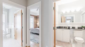 Combined shower/tub, eco-friendly toiletries, hair dryer, towels