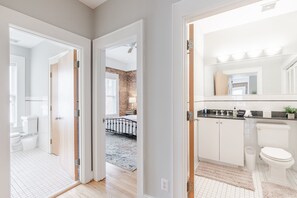 Combined shower/bathtub, eco-friendly toiletries, hair dryer, towels