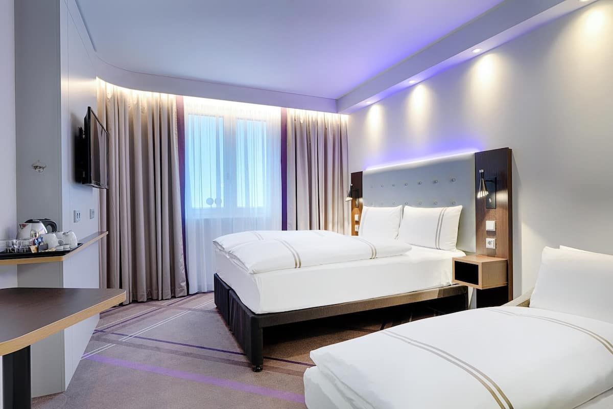 Standard Triple Room | Soundproofing, bed sheets