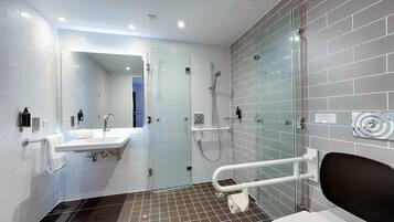 Zweibettzimmer, rollstuhlgeeignete Dusche | Barrierefreies Bad