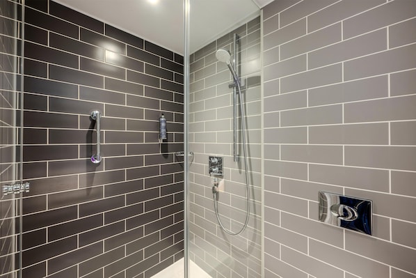 Standard Double or Twin Room | Bathroom