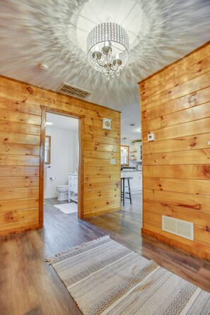 Baignoire, sèche-cheveux, serviettes fournies