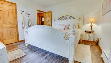 1 bedroom, travel crib, WiFi, bed sheets