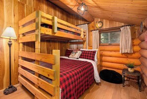 3 bedrooms, desk, iron/ironing board, travel cot