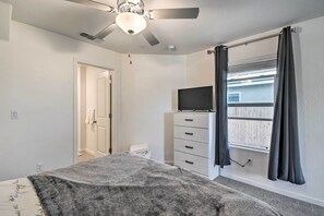 Iron/ironing board, Internet, bed sheets