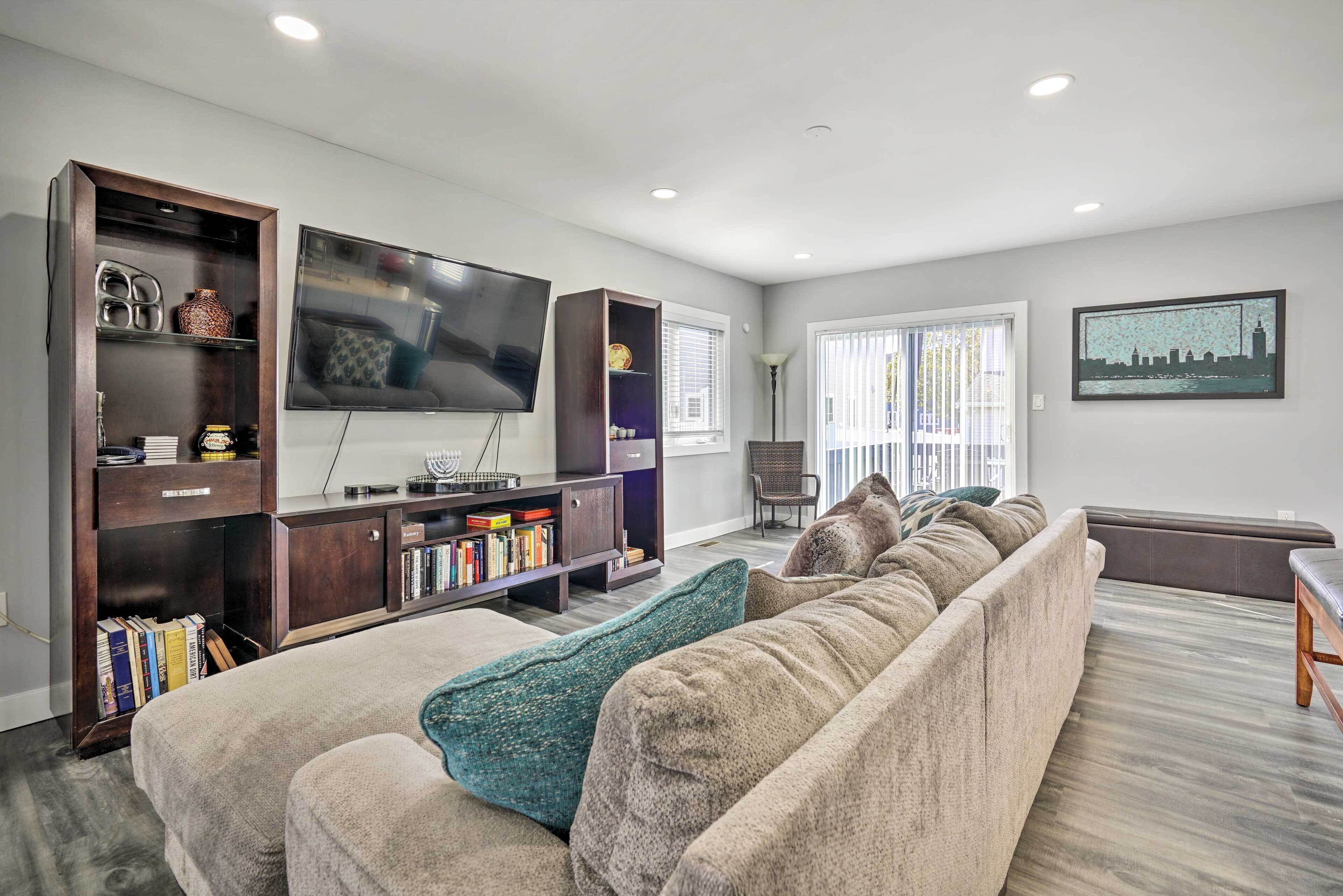 Long Branch Getaway: Grill, 1 Block to Beach!
