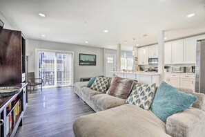 TV, books, printers - Long Branch Getaway: Grill, 1 Block to Beach! (Long Branch)