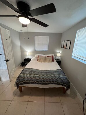 1 chambre, fer et planche à repasser, Wi-Fi, draps fournis