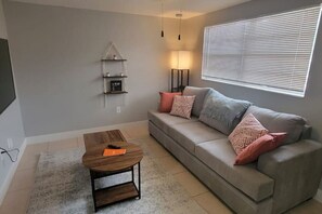 TV - 9606 Unit A · Bohemian 1 bedroom minutes from Busch Gardens (Tampa)