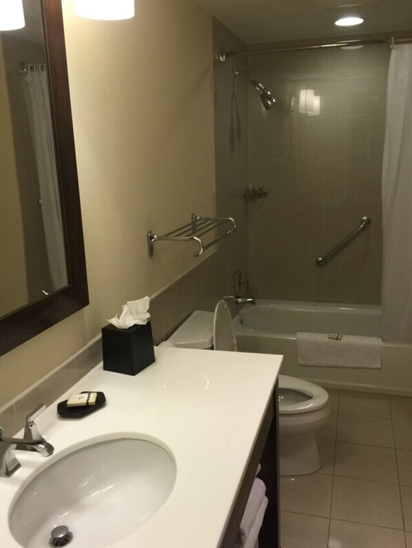 Combined shower/tub
