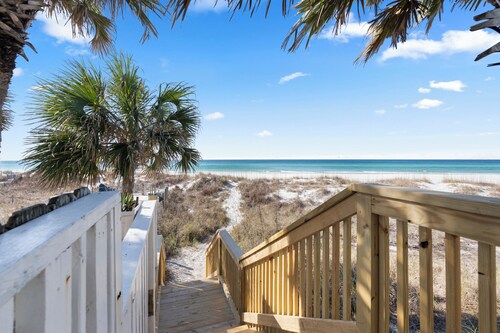 Beachfront townhome on west end of PCB! Large open deck! Del Sol