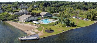 SARATOGA DREAM!-Lake community close to Track and Downtown