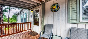 Welcome to a Slice of Heaven! Pet Friendly cabin with fenced yard.