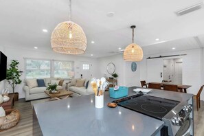 Interior - Heated Pool! Huge Walk In Shower! 5 min to beach! (St. Petersburg)