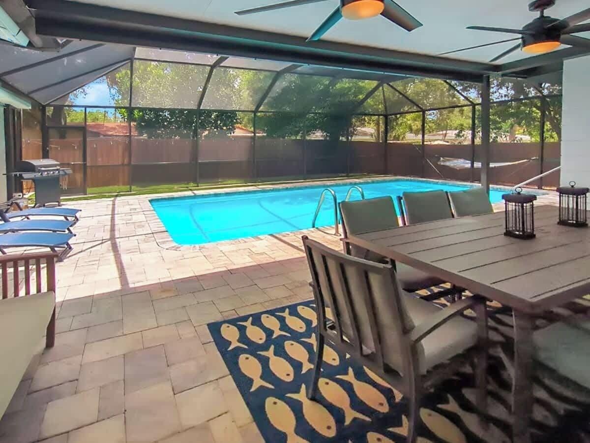 Outdoor pool, a heated pool