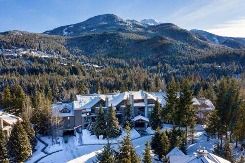 Spacious | Pet friendly | Shared Hot Tub | BBQ