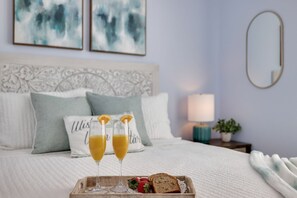 4 habitaciones, tabla de planchar con plancha, wifi y ropa de cama 