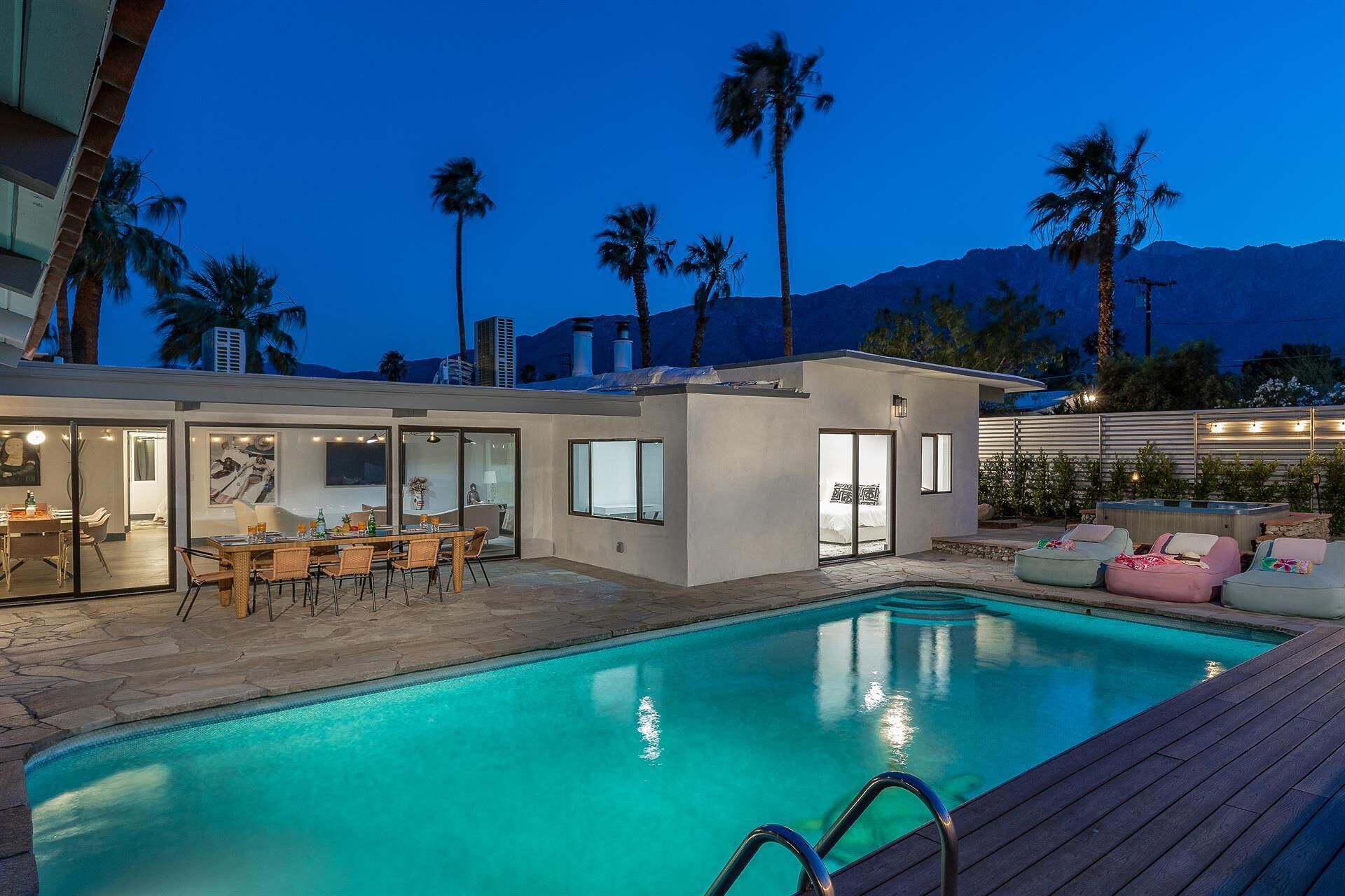Suspicious Minds - Beautiful Palm Springs Escape
