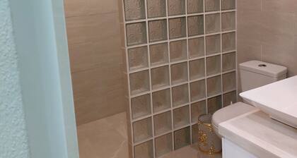 Cozy private one bedroom 3 minutes from the beach and the famous Flying Fishbone