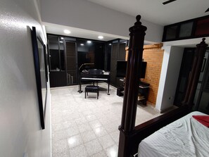 5 Schlafzimmer, Schreibtisch, WLAN