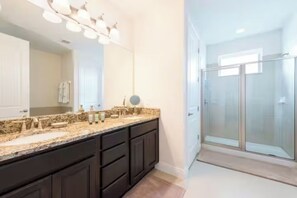 Badewanne, Whirlpool, Haartrockner, Bidet