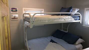 2 多间卧室、熨斗/熨衣板、WiFi、床单