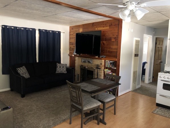 Smart TV, DVD player