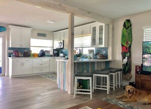 Microondas, horno, parrilla de estufa y lavavajillas 