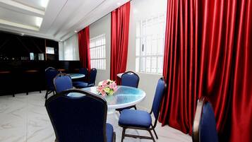 Daily continental breakfast (EUR 7.63 per person)