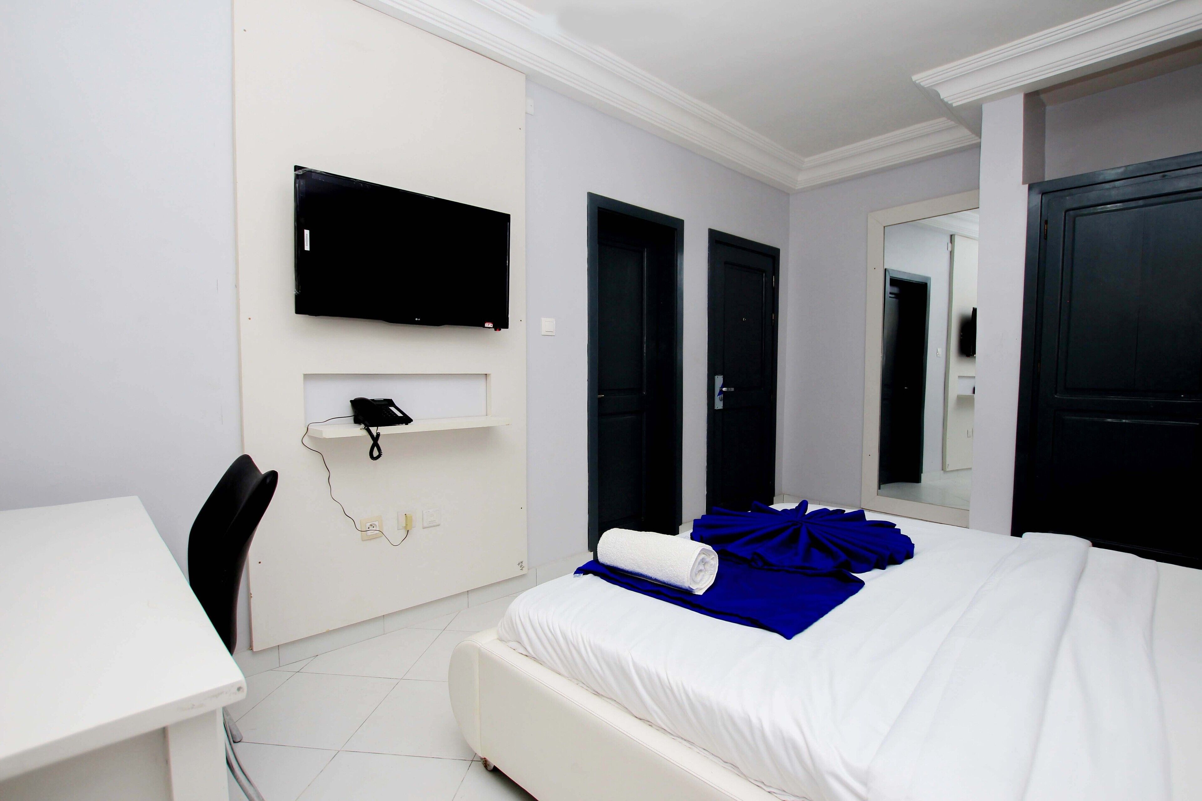 Minibar, desk, soundproofing, free WiFi