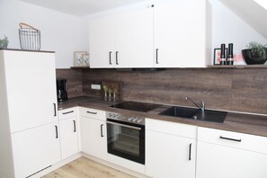 Refrigerador, horno, parrilla de estufa y lavavajillas 