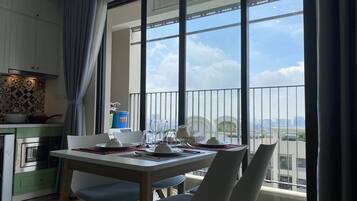 Appartamento City | Area soggiorno | Smart TV 47 pollici con canali via cavo, TV