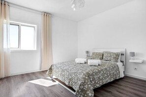 2 Schlafzimmer, Schreibtisch, Bügeleisen/Bügelbrett, WLAN