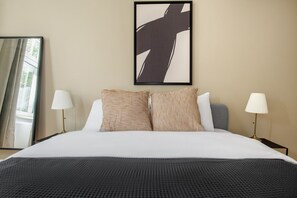 2 bedrooms, iron/ironing board, WiFi, bed sheets - Spacious Mitte 2BR nr Humboldthain, by Blueground (Berlin)