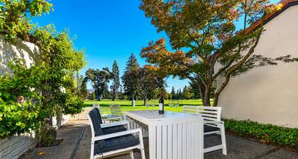 Spacious 3BR, Golf course views, BBQ, pool at Silverado
