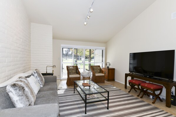 Smart TV, fireplace - Spacious 3BR, Golf course views, BBQ, pool at Silverado (Napa)