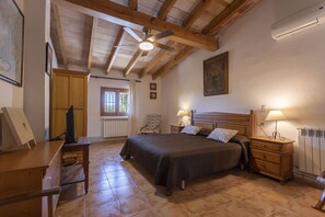 5 Schlafzimmer, Bügeleisen/Bügelbrett, kostenloses WLAN, Bettwäsche