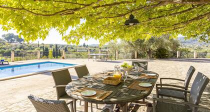 Fantastic Villa for 12 people with pool and barbecue.